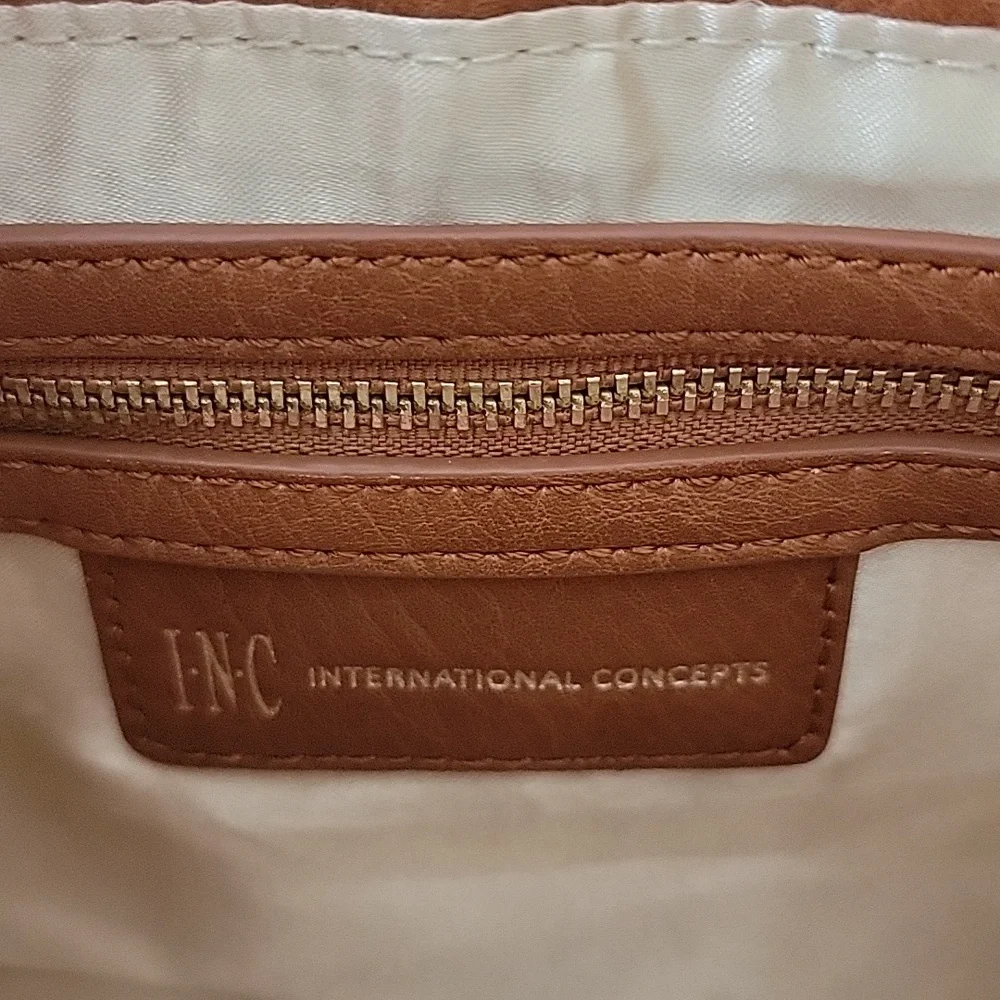 Tassel Crossbody Bag, 1 zipp pocket, 2 pockets. Genuine Suede and Leather.